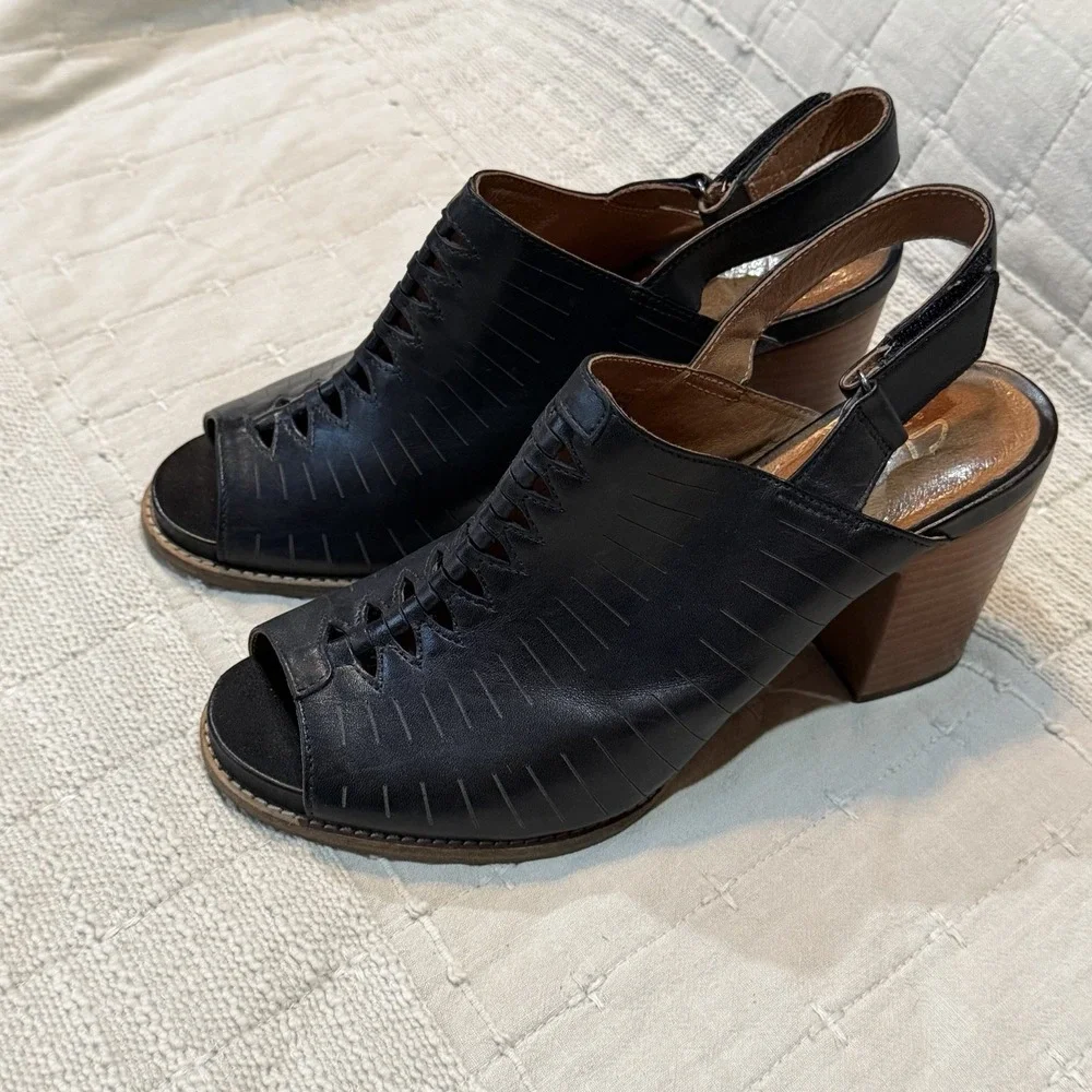 Clarks artisan sandals